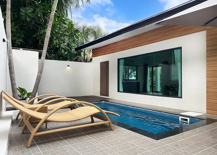 Phi Phi Holiday Resort, Leam Tong Beach