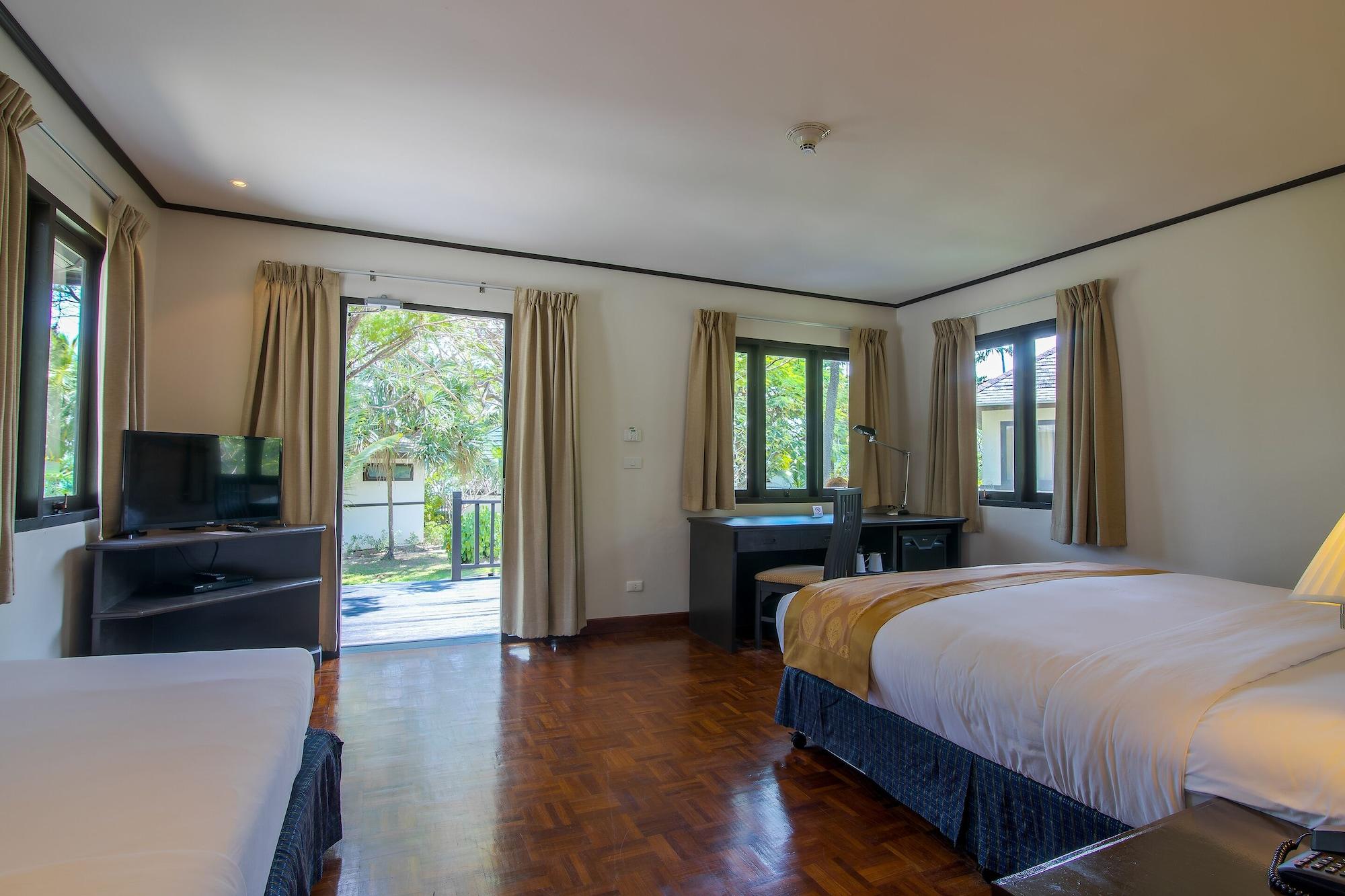 Resort, Leam Tong