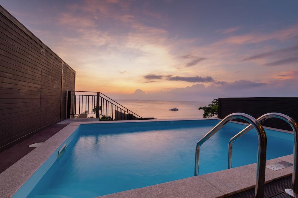 Resort Resort, Leam Tong