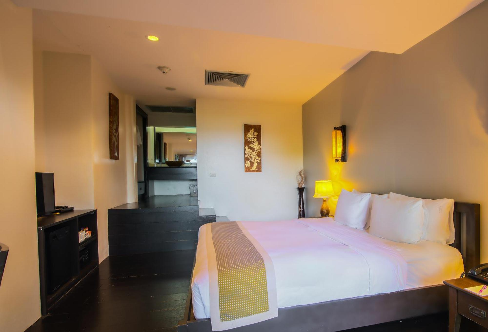 Resort, Leam Tong