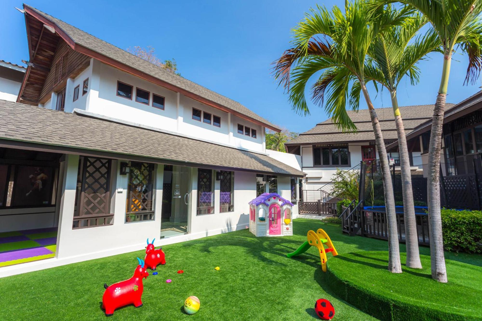Resort, Leam Tong