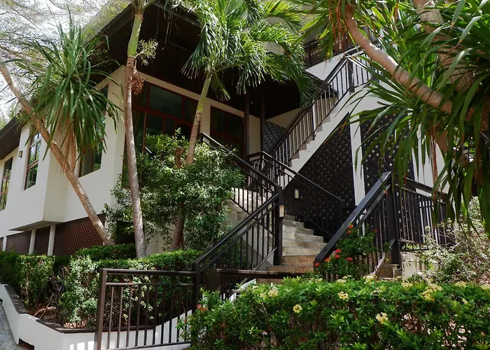 Phi Phi Holiday Resort, Leam Tong Beach